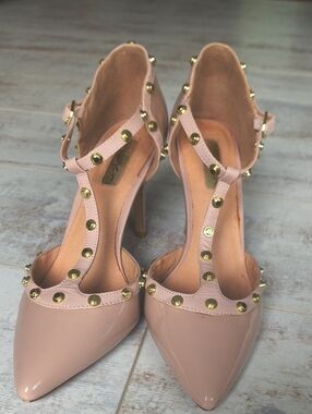Halogen Stud-Embellished Blush Patent T-Strap Heels Sz 8M